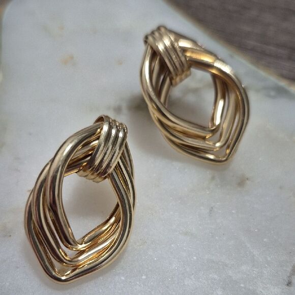 💲6️⃣ Bundled ✔️Elegant Gold-Tone Teardrop Shape Chinlink Hoop Twisted Earrings - Picture 1 of 5